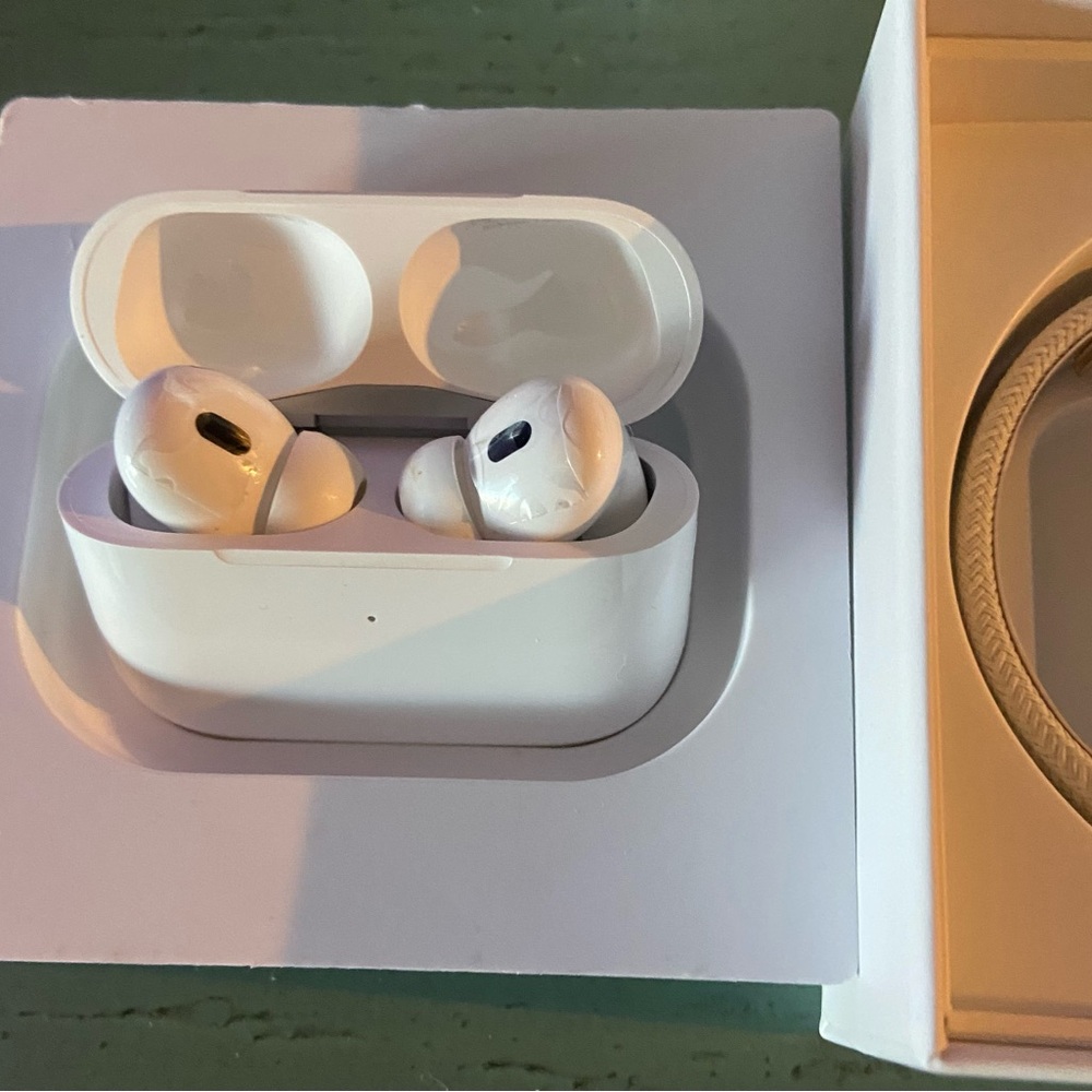 Apple Wireless Earbuds with Charging Case - White